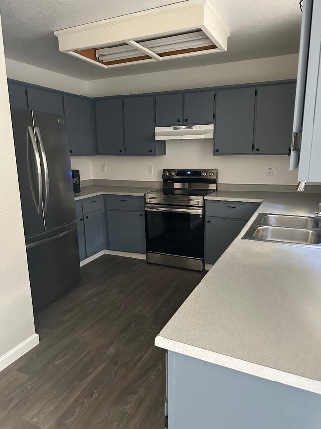 Building Photo - 1325 Oak Ridge Dr