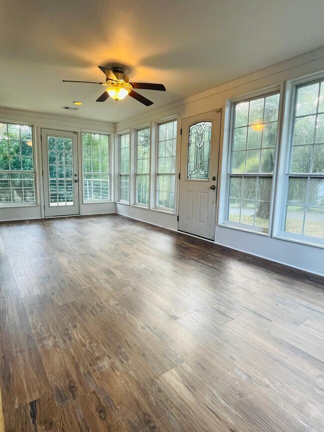 Building Photo - 5563 Owens Dr