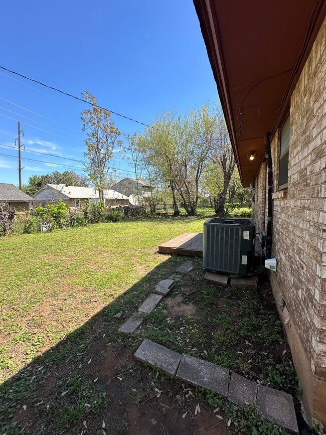 Foto del edificio - Cozy 3 bed 1.5 bath in OKC!