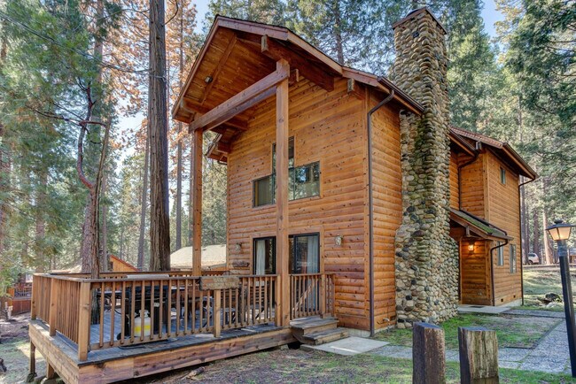 Foto del edificio - 8038 Larkspur Ln