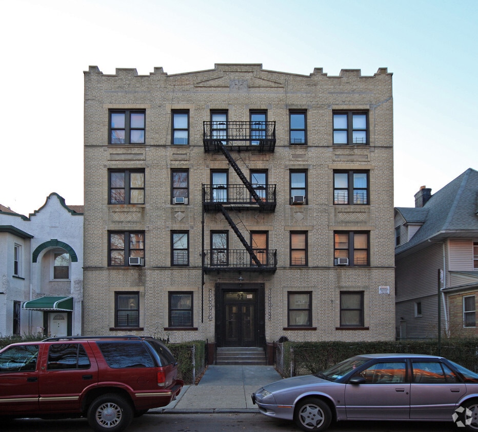 Primary Photo - 92 Hawthorne St
