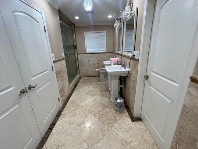 Foto del edificio - 5327 Valley Ridge Ave