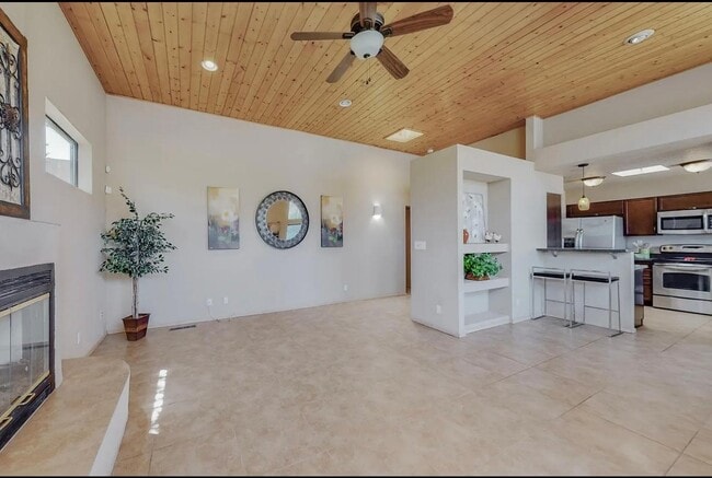 Foto del edificio - 2411 Tramway Terrace Ct NE