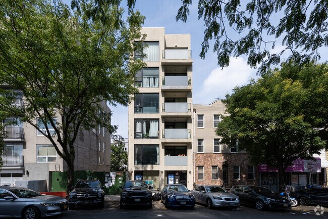 Building Photo - 29 Montrose Ave