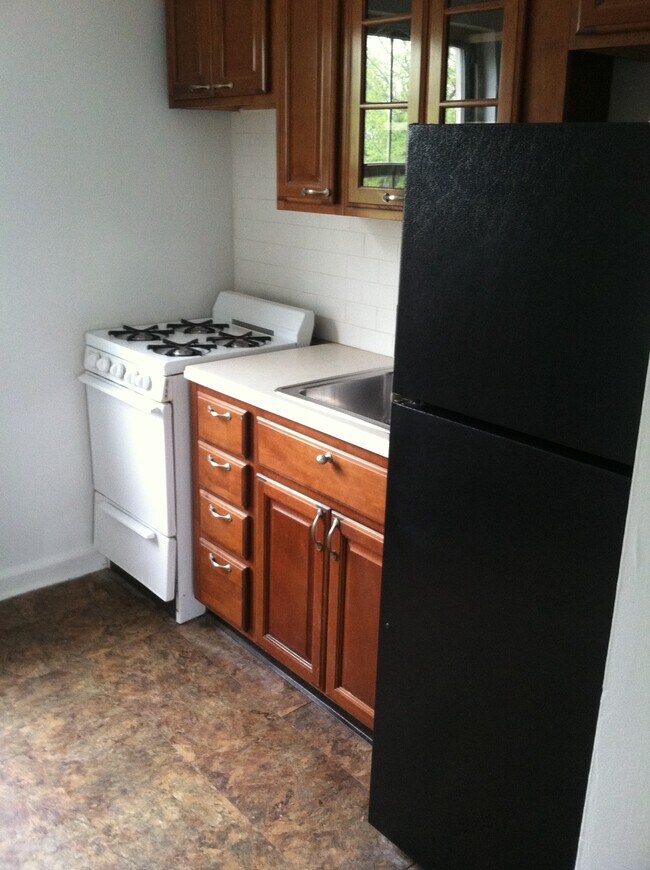 Building Photo - 1241 Anderson Ave