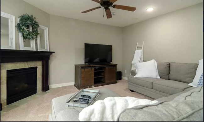 Building Photo - 3275 Red Oak Trail
