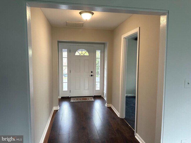 Foto del edificio - 8614 Dunbrook Ln