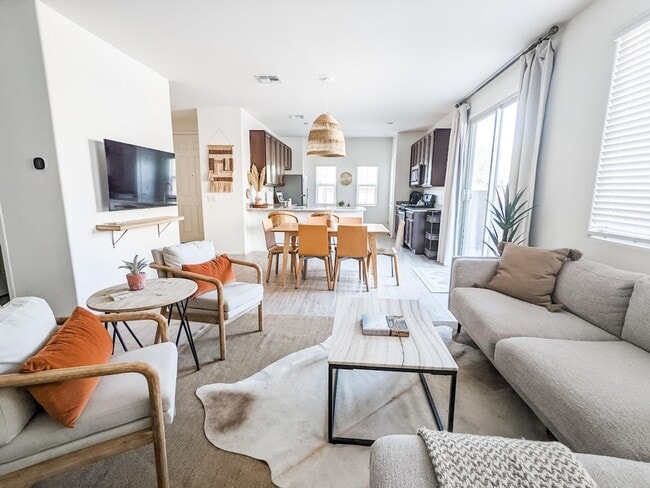 Foto del edificio - Gorgeous Fully Furnished - PRELEASE August 2026