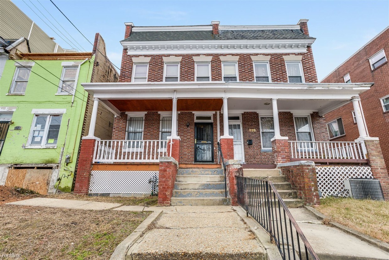 Primary Photo - 826 Kennedy St NE