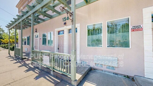 Foto del edificio - 154 Railroad Ave