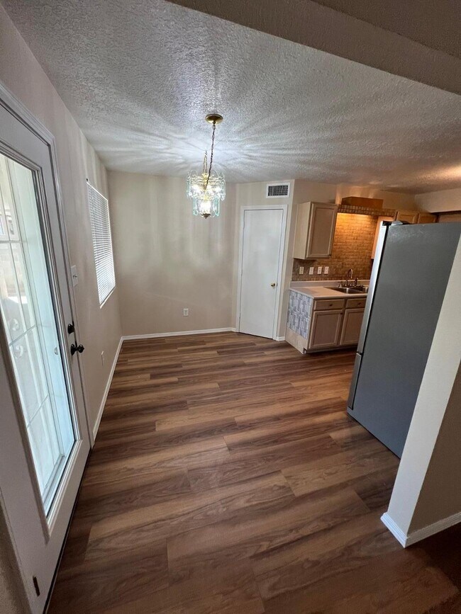 Foto del edificio - 8904 Silverado Ave SW