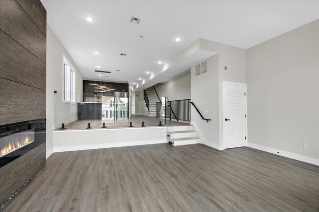 Building Photo - 327 69th St