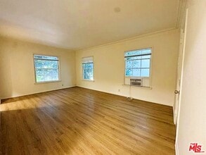 Building Photo - 127 N Doheny Dr