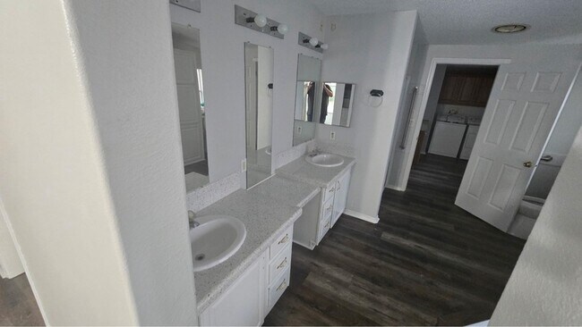 Foto del edificio - 6230 Anniedora Ln