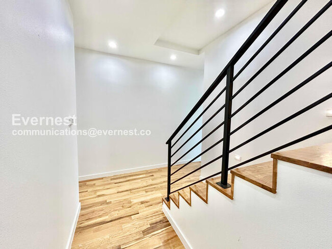 Foto del edificio - 426 Avenue L Ave