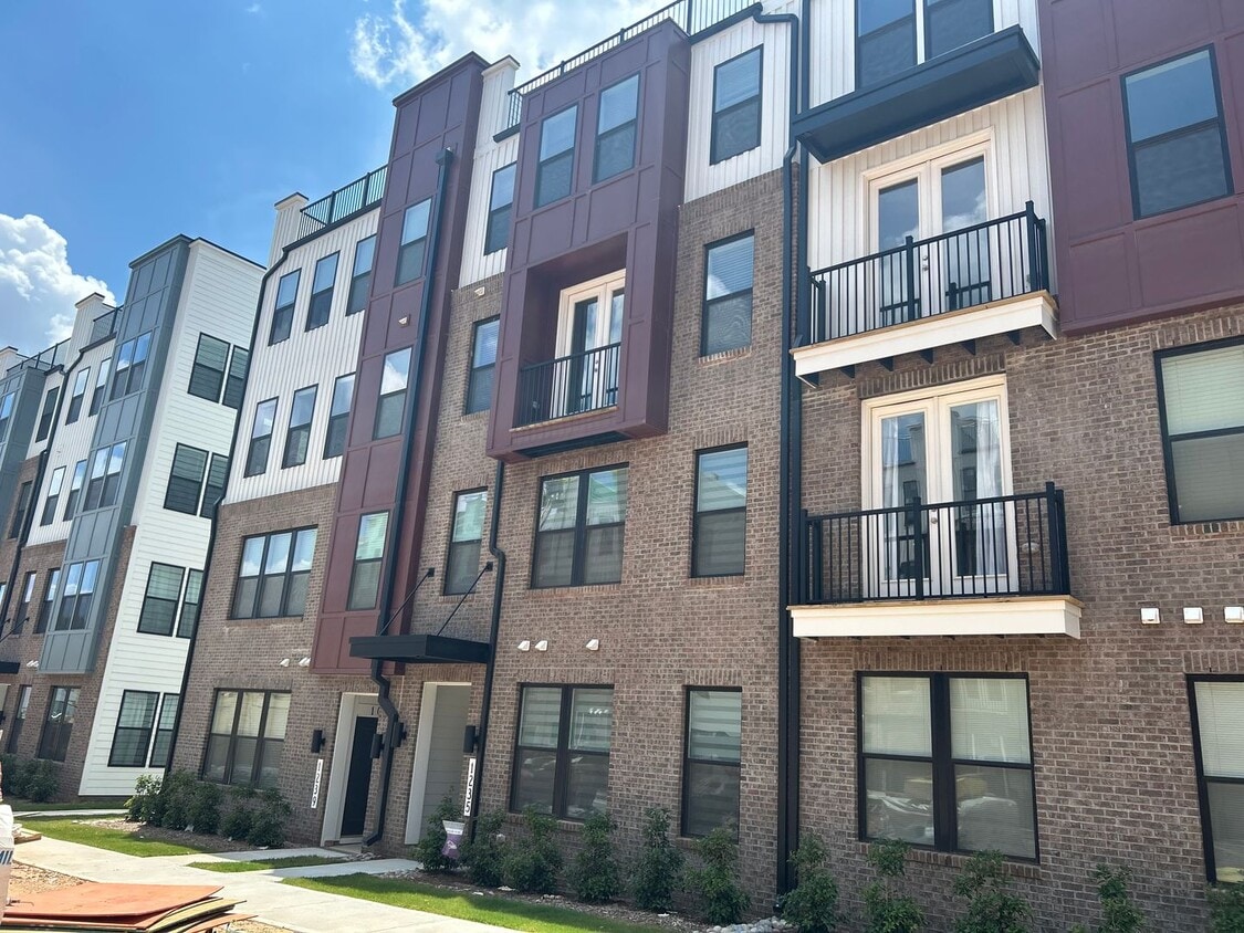 Primary Photo - Luxury Condo in Raleigh - 3 beds|2.5 baths...
