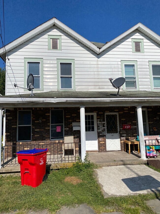 Building Photo - 137-137 Birkett St