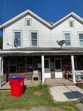 Building Photo - 137-137 Birkett St