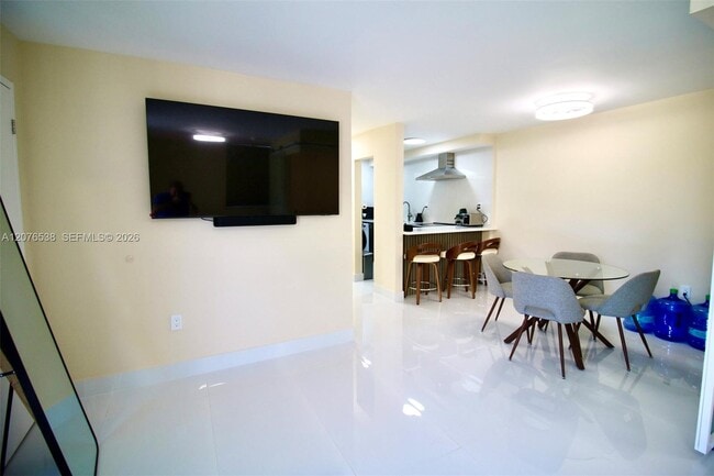 Building Photo - 1255 Collins Ave