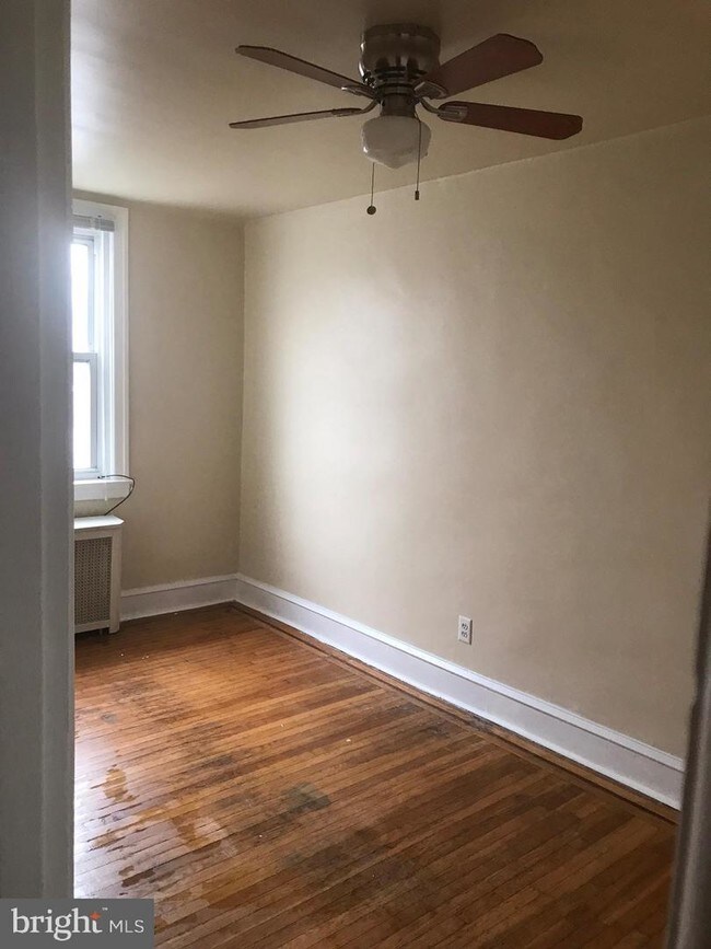 Foto del edificio - 5834 Crittenden St