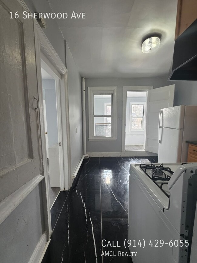 Building Photo - 16 Sherwood Ave