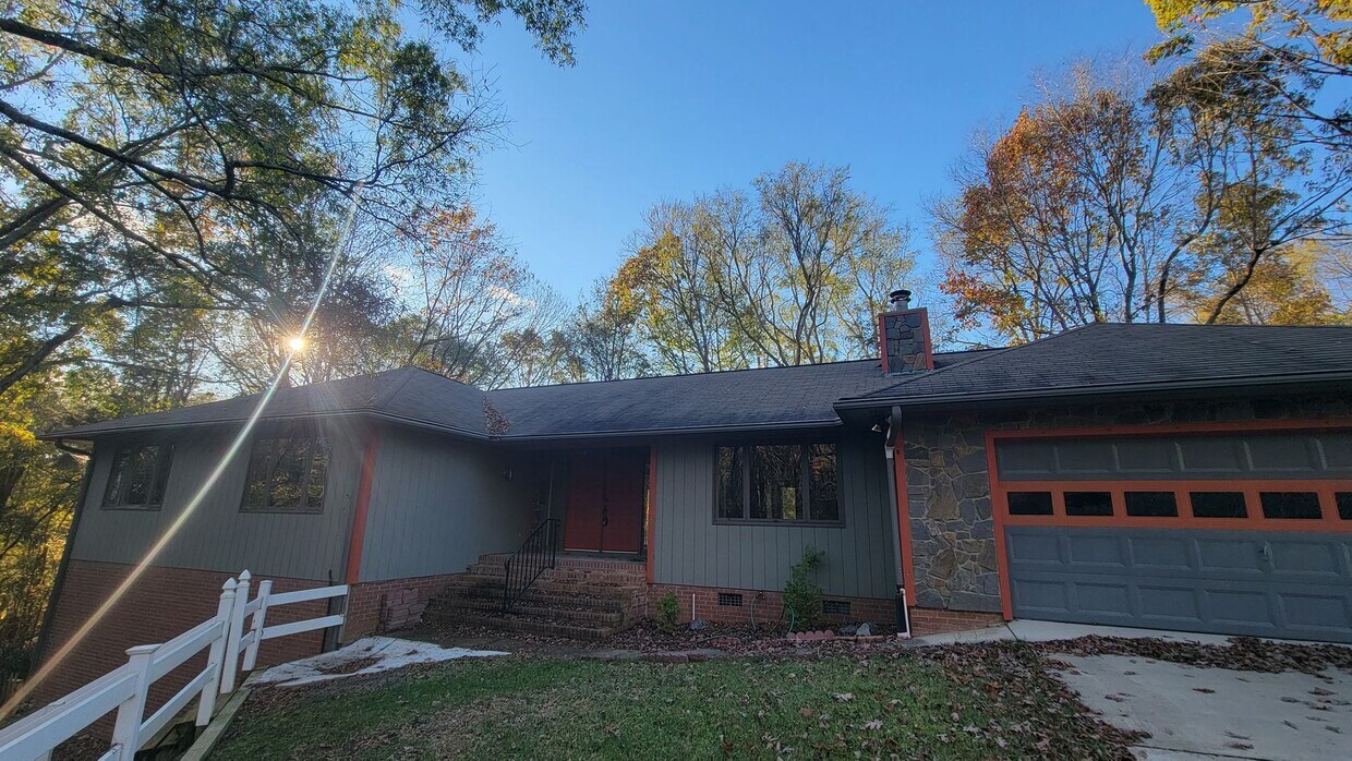 Foto principal - Exclusively Offered by Muse Realty Rentals...