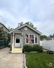 Building Photo - 5 Riverview Ave