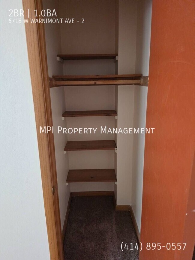Foto del edificio - 6718 W Warnimont Ave