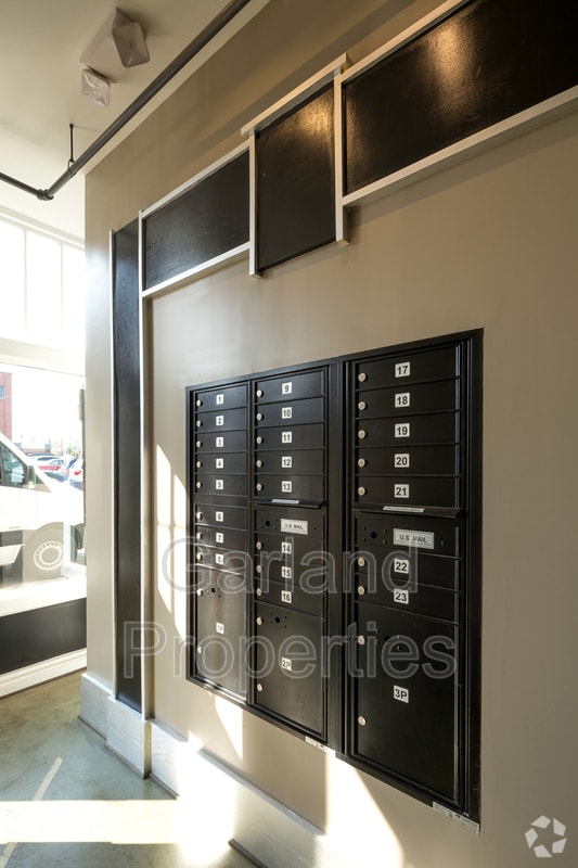 Building Photo - 425 Campbell Ave SW