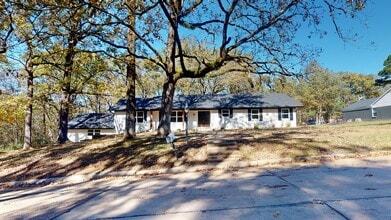 Building Photo - 10 Sweetbrush Ave