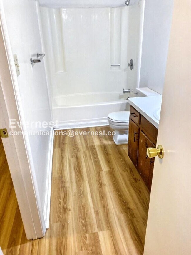 Foto del edificio - 532D Neck-O-Land Rd