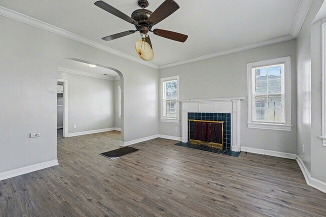 Building Photo - Spacious updated 5 bedroom home for Rent - Open To Section 8