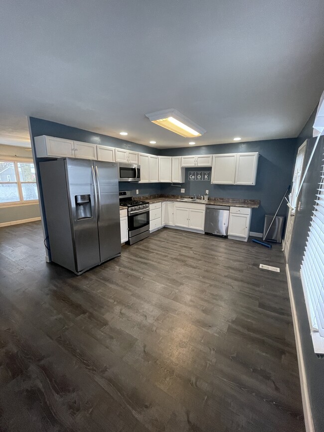 Building Photo - 4827 S Camden Dr