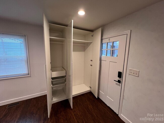 Foto del edificio - 2723 Coronet Way