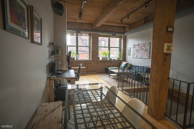 Building Photo - 1701 N Damen Ave