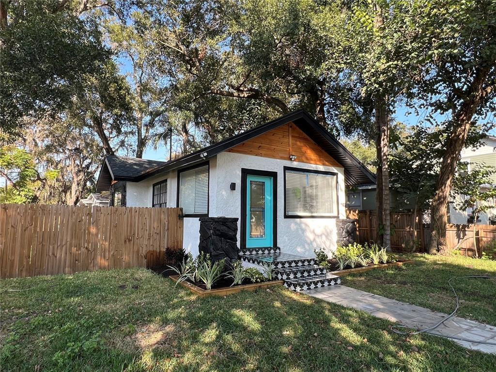 Foto del edificio - 1502 E Knollwood St