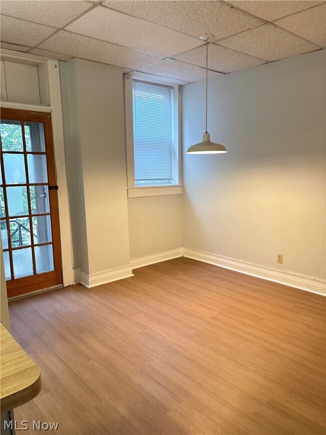 Foto del edificio - 1066 E 62nd St