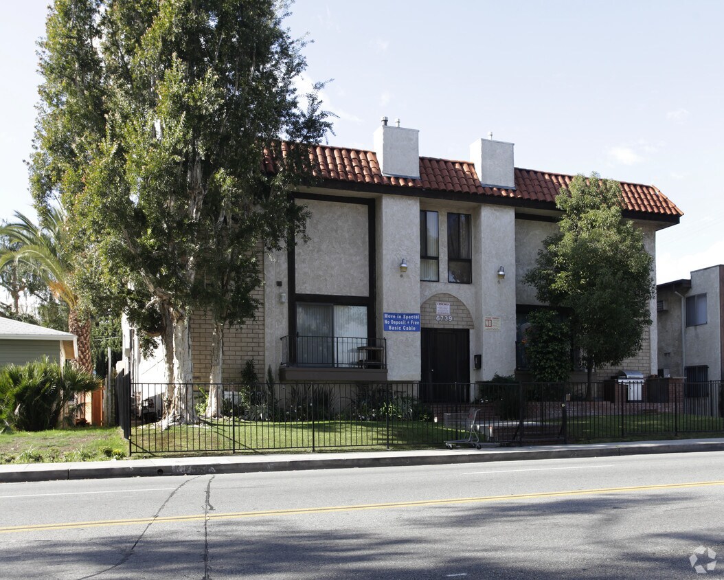 Foto del edificio - 6739 Coldwater Canyon Ave