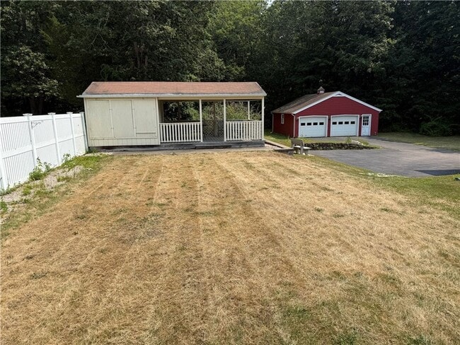 Foto del edificio - 115 Winnapaug Rd