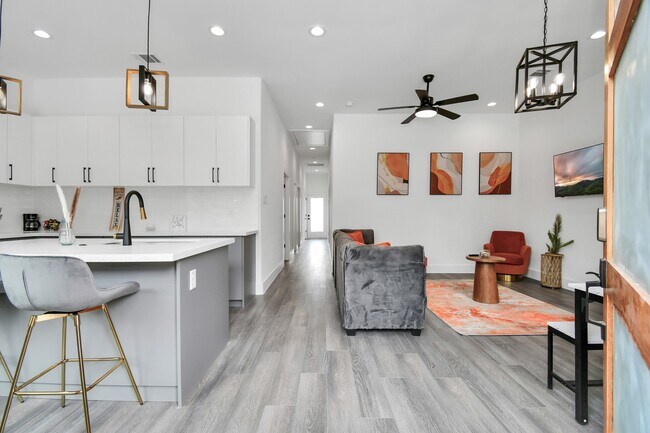 Foto del edificio - 4909 Higgins St