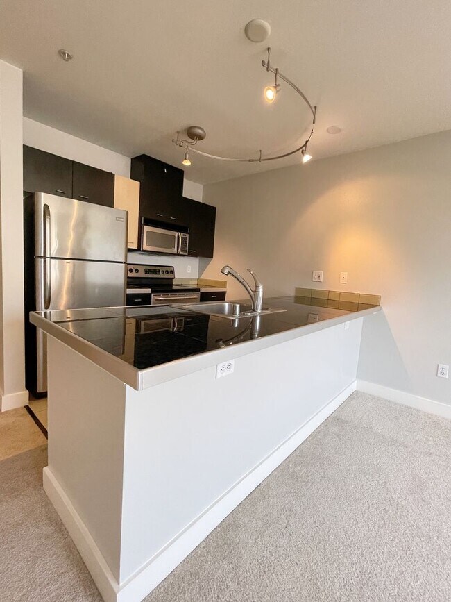 Foto del edificio - Cozy Urban 1BD/1BTH Condo for Lease in Belltown!
