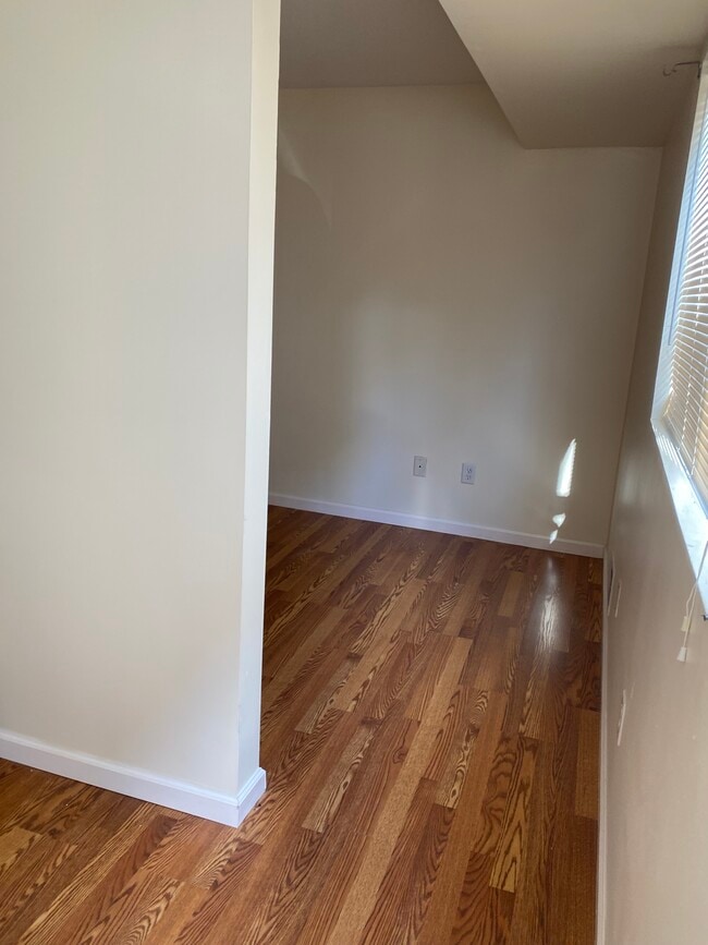 Building Photo - 123 Amity Pl