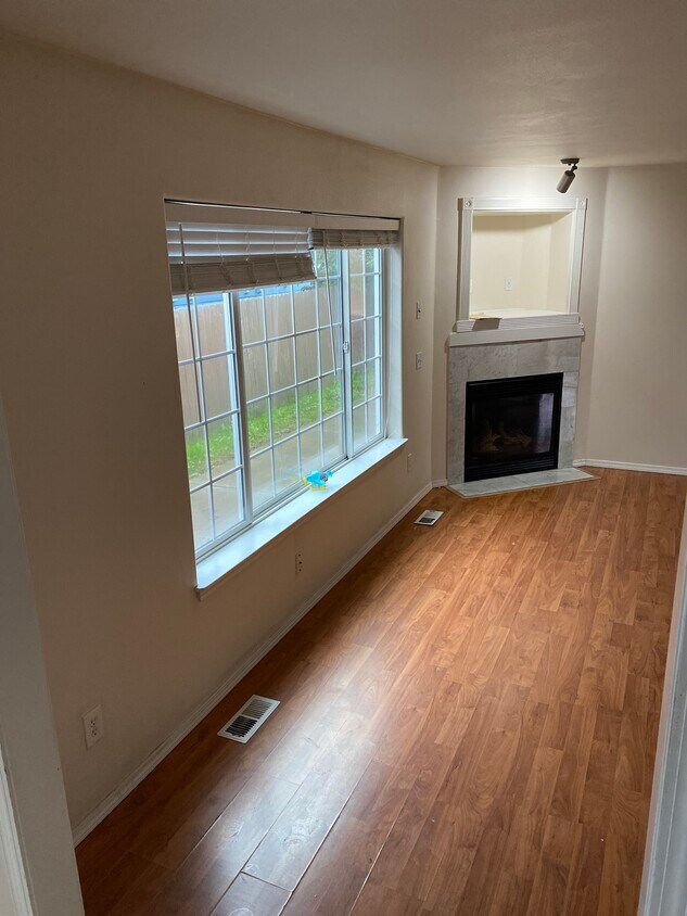 Living Room - 237 N Park St