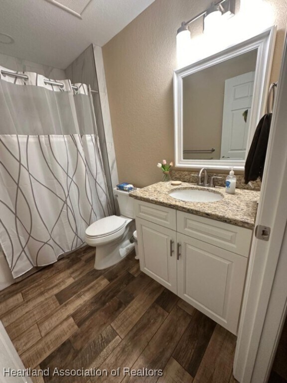 Foto del edificio - 5702 Lilac Rd