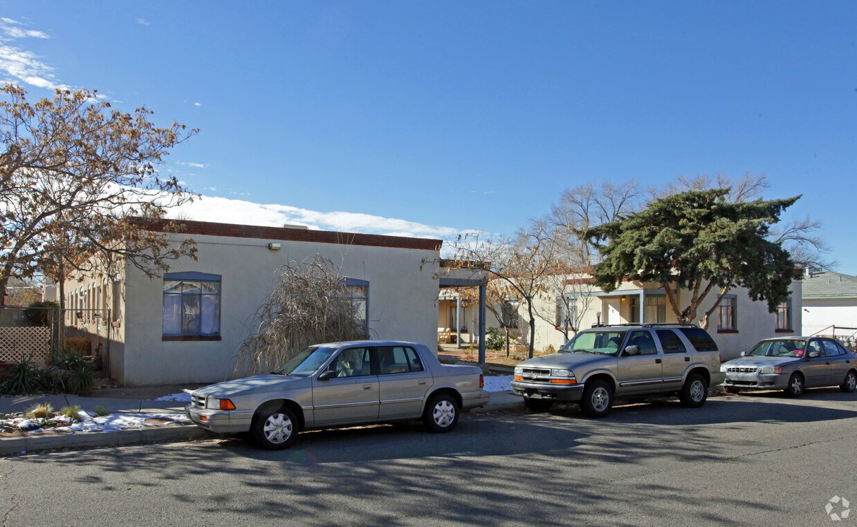Foto del edificio - 1114-1116 Silver Ave SW