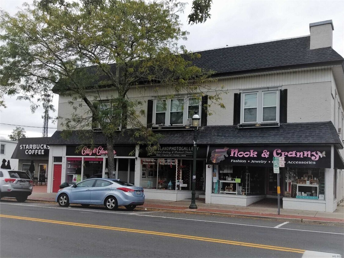 Primary Photo - 463-465 Main St