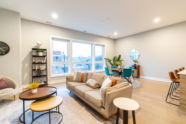 Foto del edificio - 730 W 17th Pl