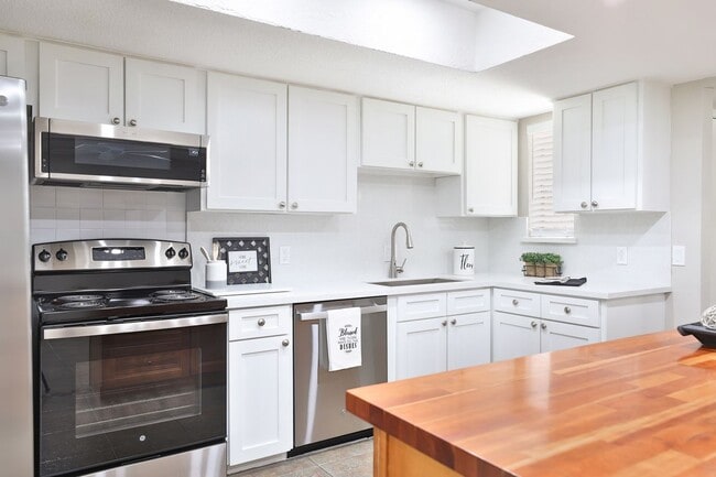 Building Photo - 5005 Georgi Ln