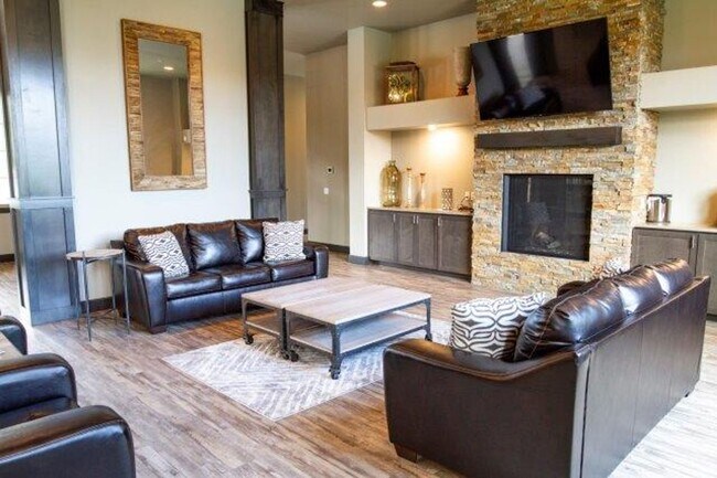 Foto del edificio - Beautiful 2 bedroom 2 bath/ move in today pay no rent till 1/1/26!