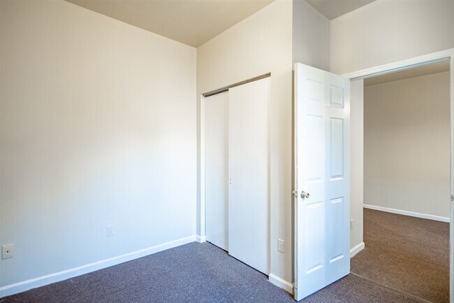 Building Photo - 586-588 Avenue C